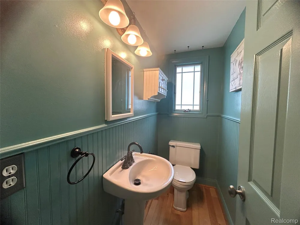 5045 Abington Drive Troy City, MI 48085