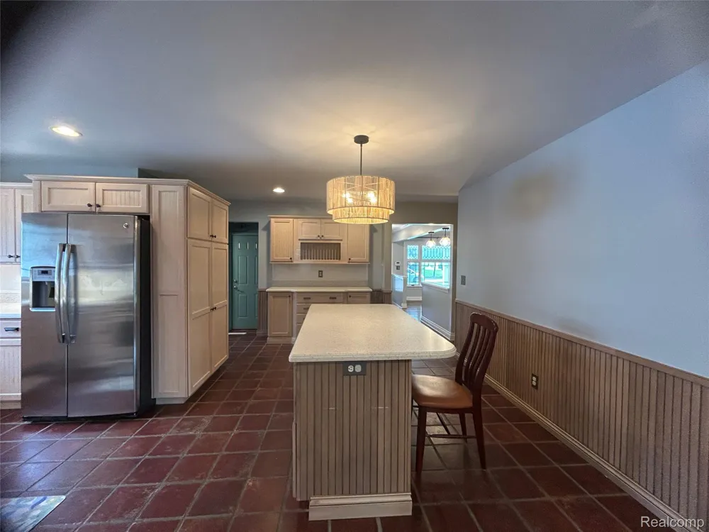 5045 Abington Drive Troy City, MI 48085