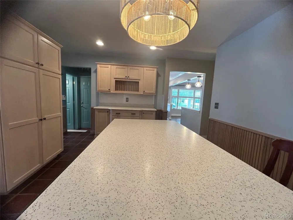 5045 Abington Drive Troy City, MI 48085