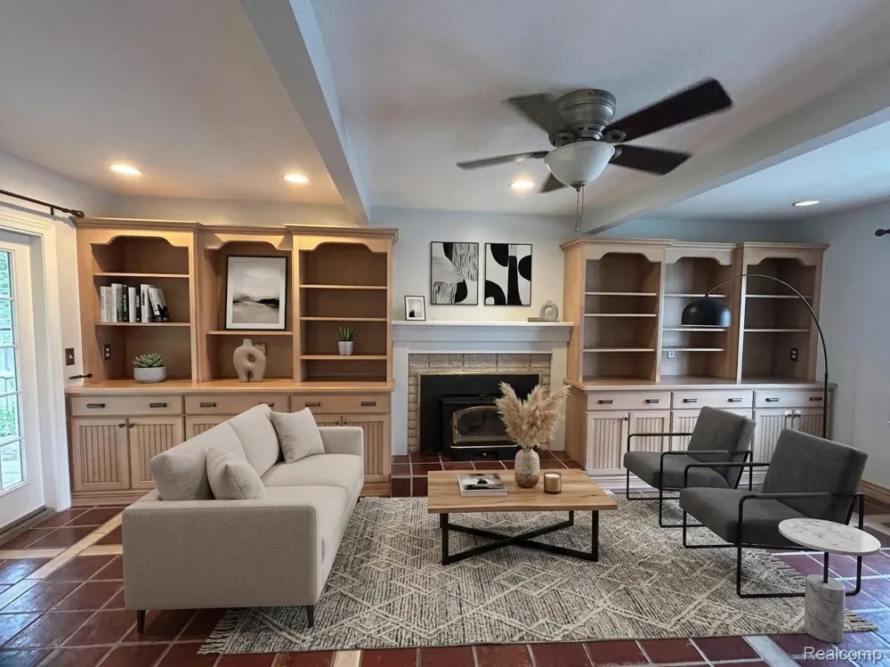 5045 Abington Drive Troy City, MI 48085
