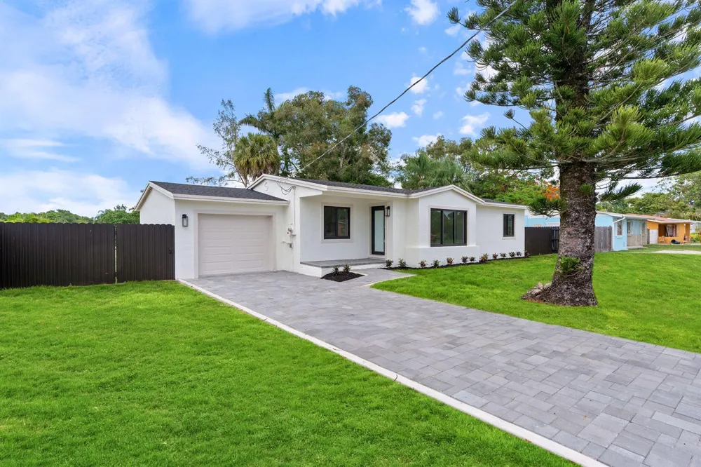 3185 Riddle Road West Palm Beach, FL 33406