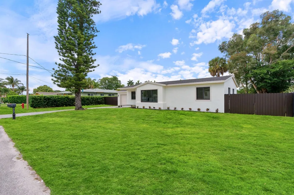 3185 Riddle Road West Palm Beach, FL 33406