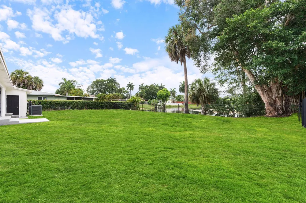 3185 Riddle Road West Palm Beach, FL 33406