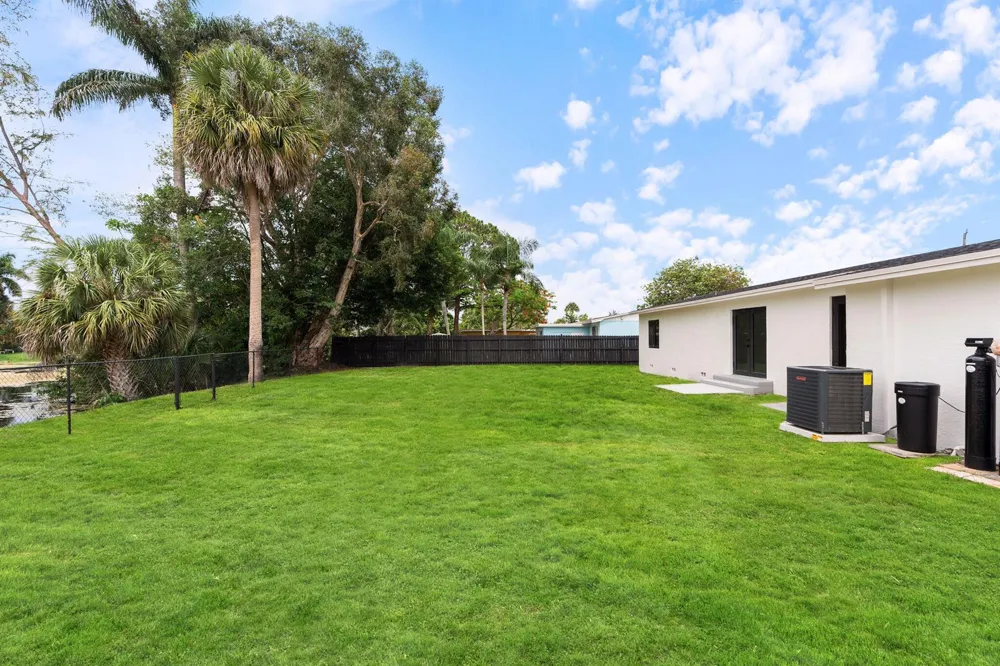 3185 Riddle Road West Palm Beach, FL 33406