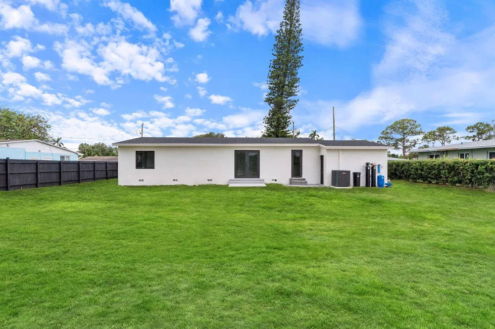 3185 Riddle Road West Palm Beach, FL 33406
