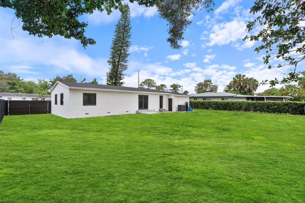 3185 Riddle Road West Palm Beach, FL 33406