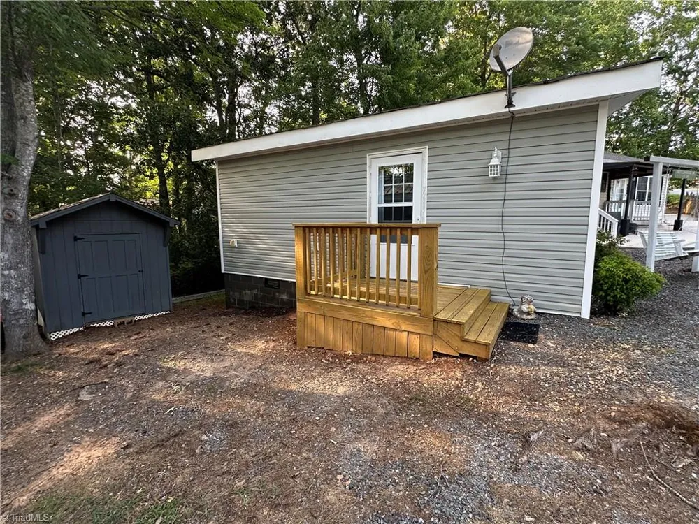 162 Club House Drive New London, NC 28127