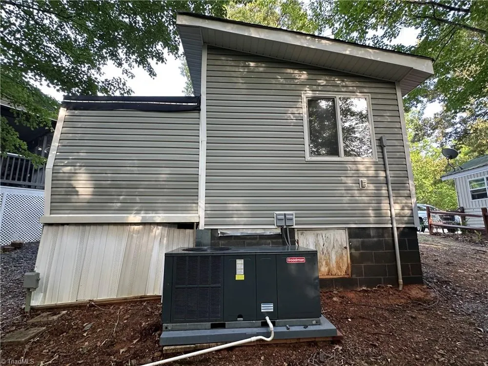 162 Club House Drive New London, NC 28127