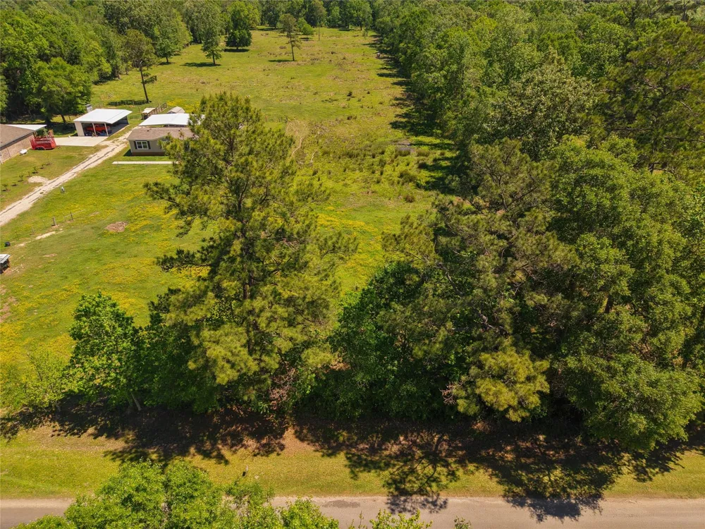 1013 County Road 2050 Hull, TX 77564