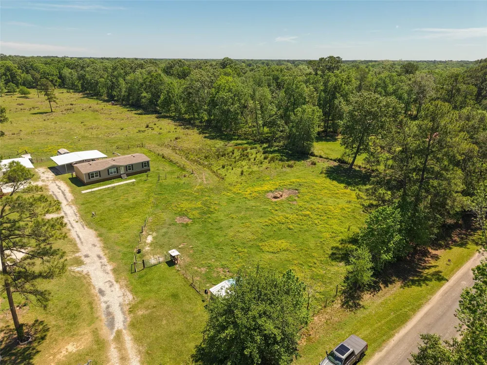 1013 County Road 2050 Hull, TX 77564