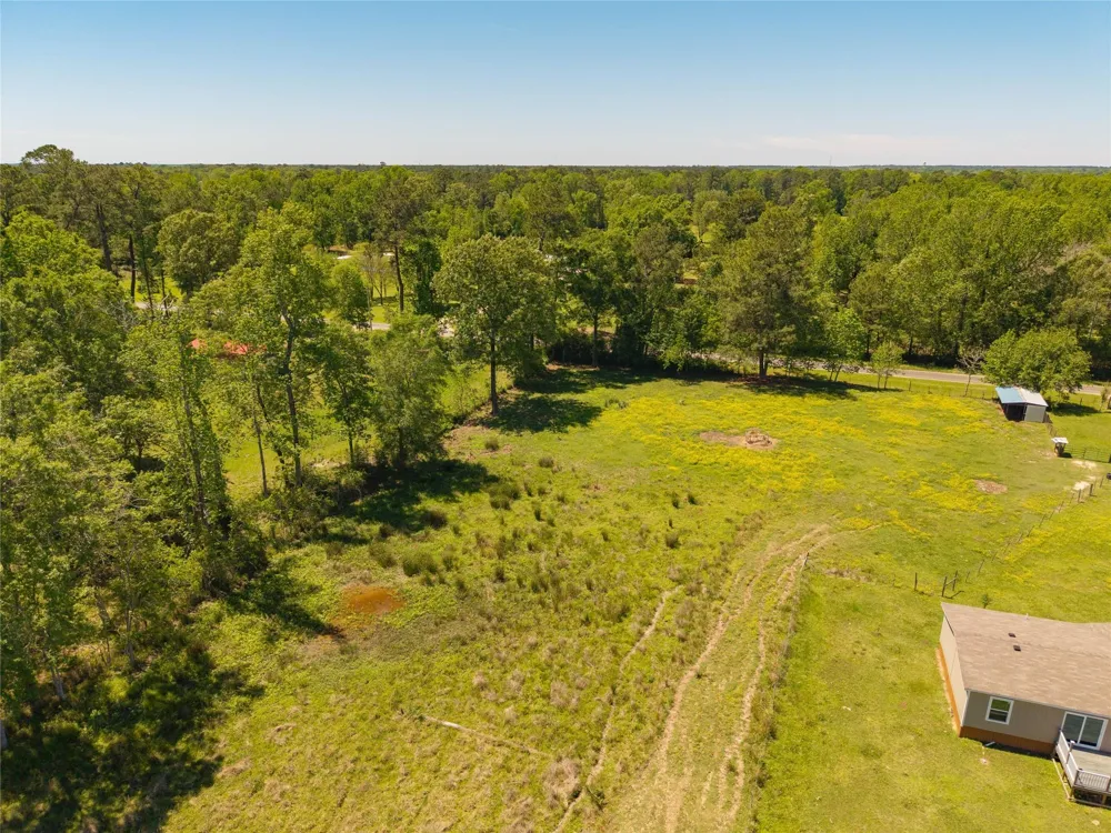 1013 County Road 2050 Hull, TX 77564
