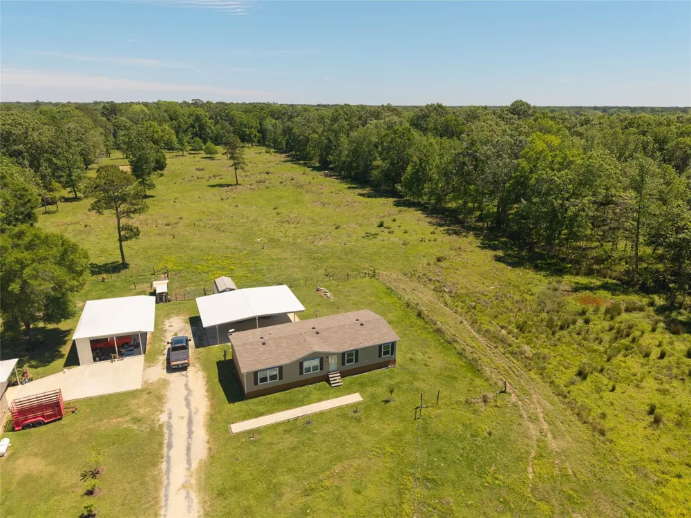 1013 County Road 2050 Hull, TX 77564