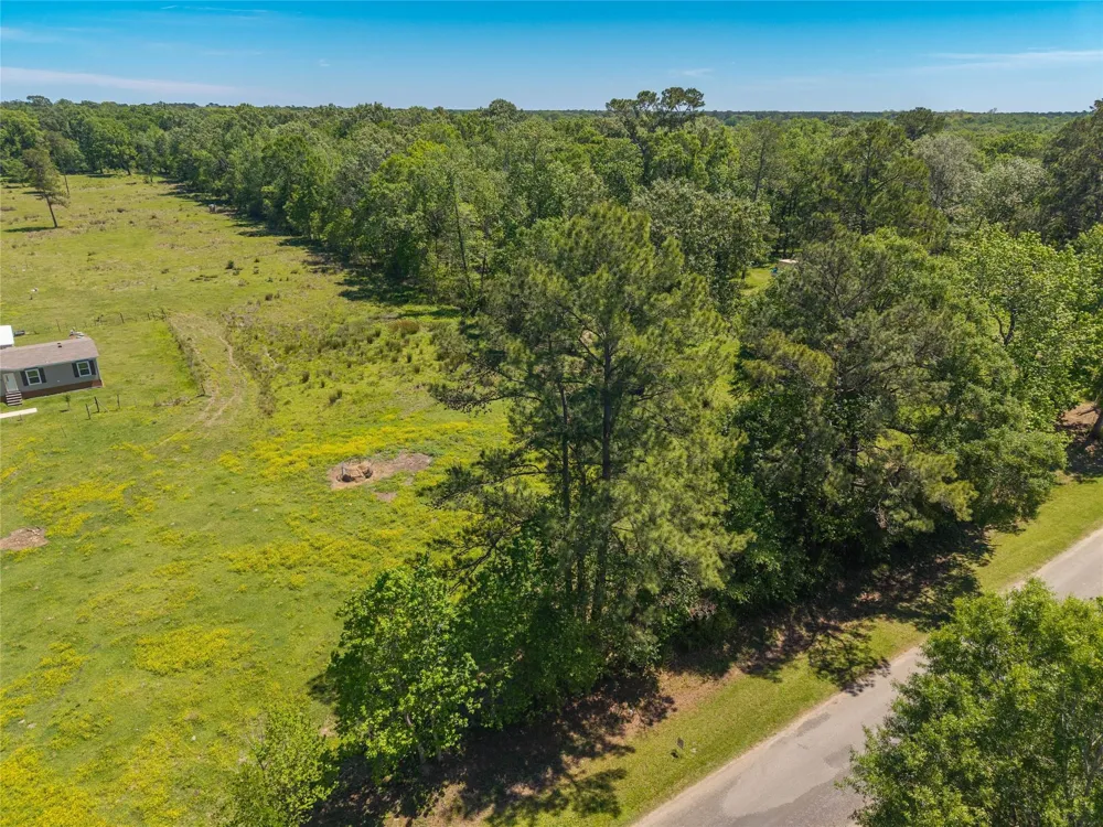 1013 County Road 2050 Hull, TX 77564