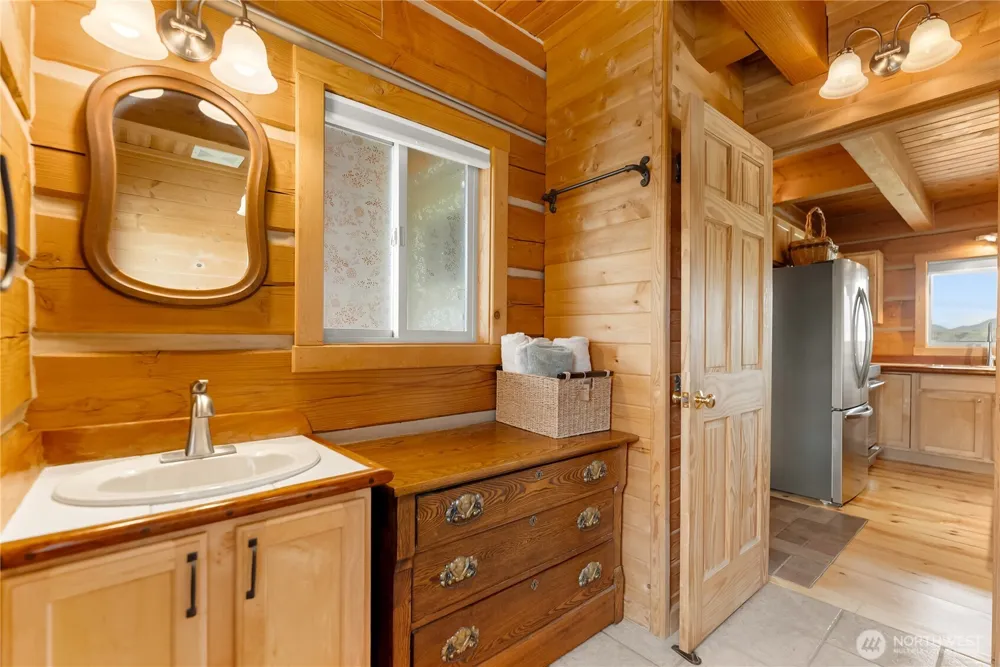 135 Hamilton Ranch Loop Winthrop, WA 98862