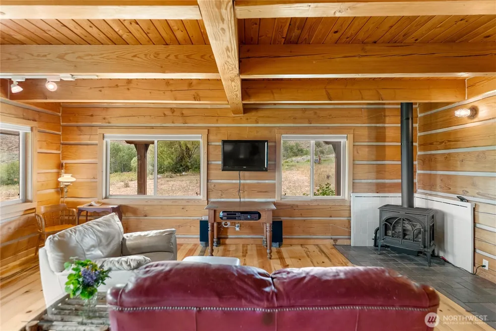 135 Hamilton Ranch Loop Winthrop, WA 98862