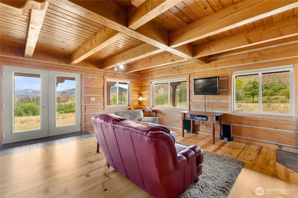 135 Hamilton Ranch Loop Winthrop, WA 98862
