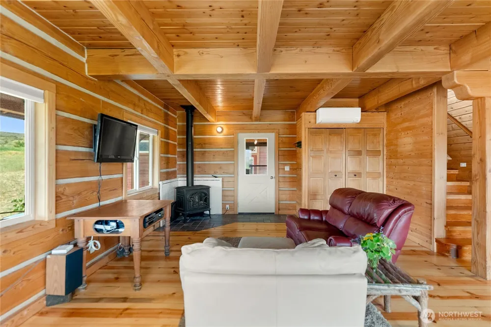 135 Hamilton Ranch Loop Winthrop, WA 98862