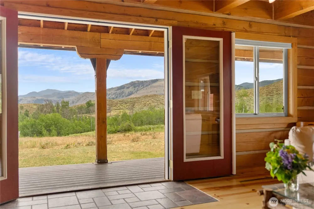135 Hamilton Ranch Loop Winthrop, WA 98862