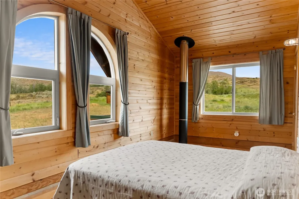 135 Hamilton Ranch Loop Winthrop, WA 98862