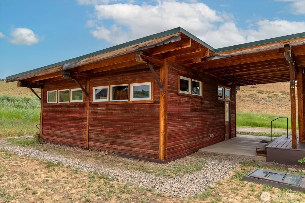 135 Hamilton Ranch Loop Winthrop, WA 98862