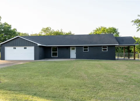 6976 Lakeside Circle