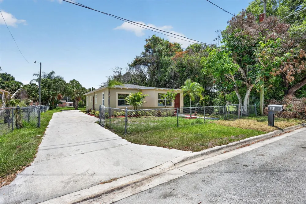 426 19th Street Fort Pierce, FL 34950