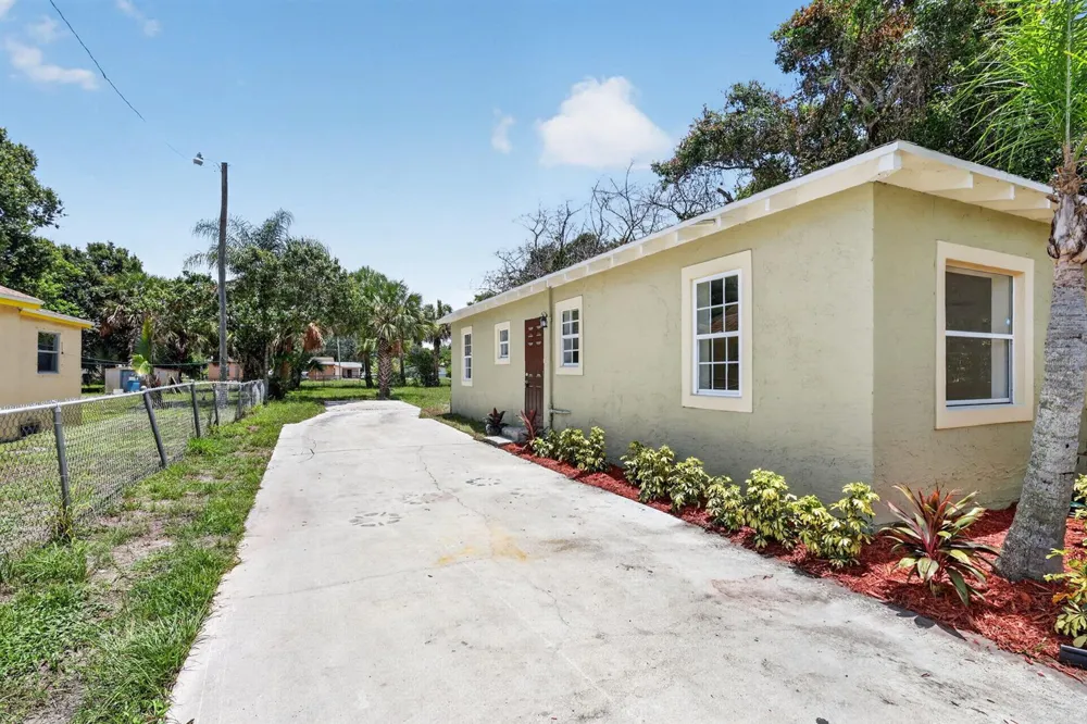 426 19th Street Fort Pierce, FL 34950