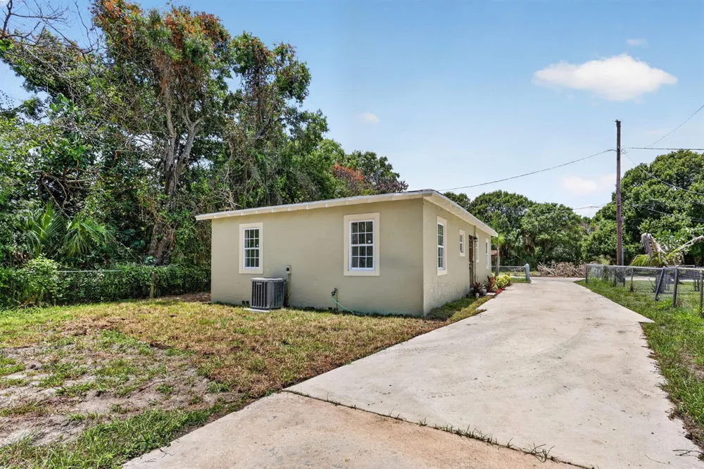 426 19th Street Fort Pierce, FL 34950