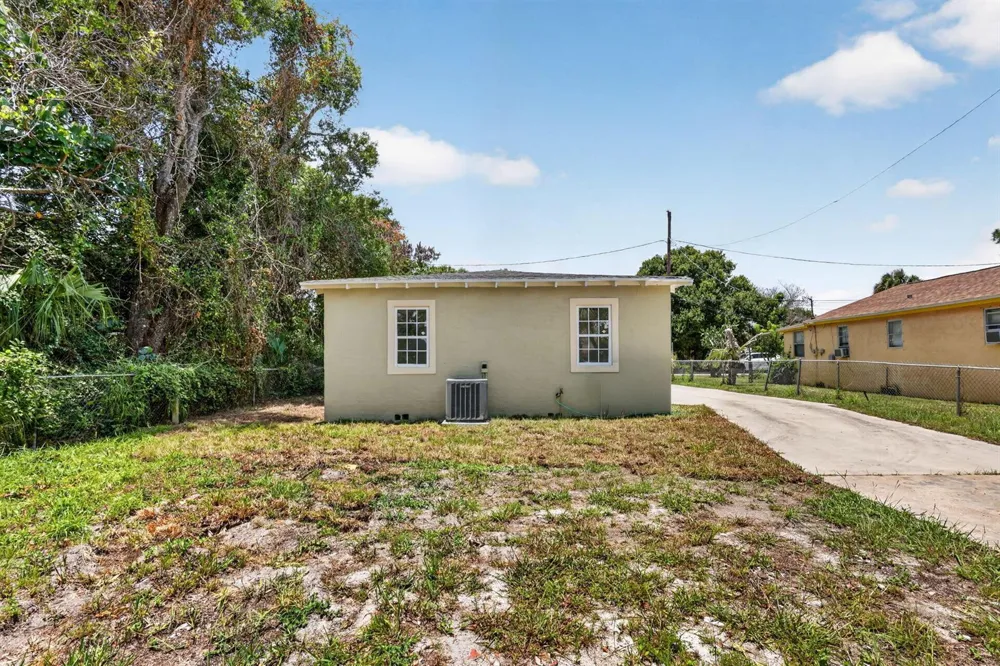 426 19th Street Fort Pierce, FL 34950