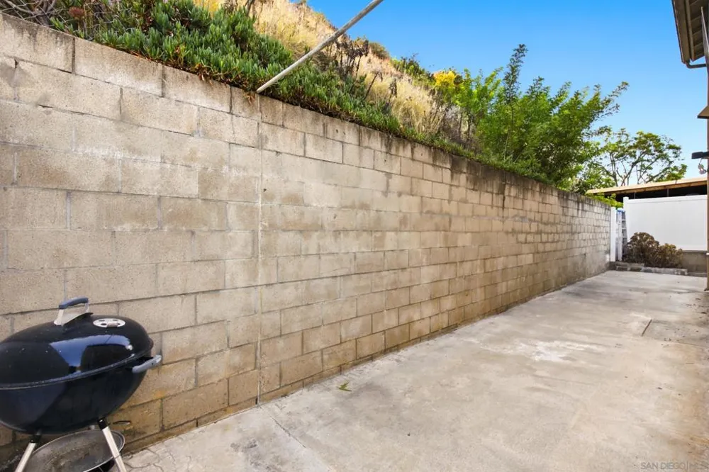 1880 Hanford Dr San Diego, CA 92111