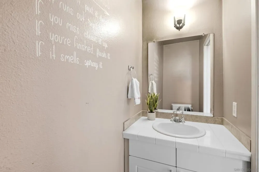 1880 Hanford Dr San Diego, CA 92111