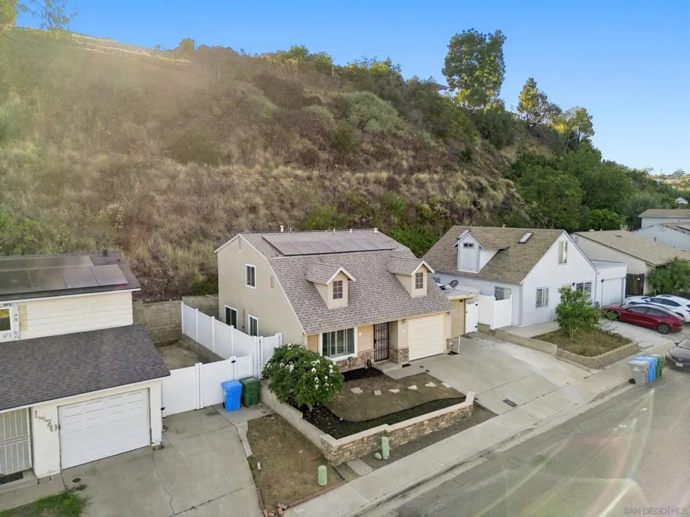 1880 Hanford Dr San Diego, CA 92111