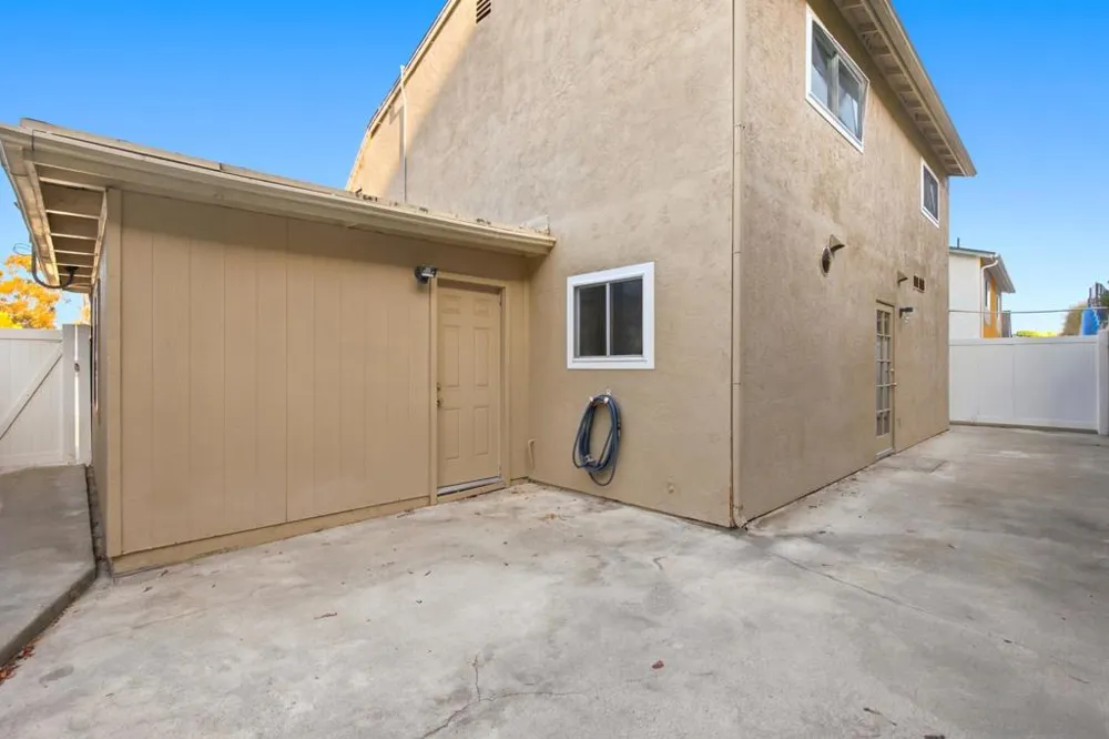 1880 Hanford Dr San Diego, CA 92111