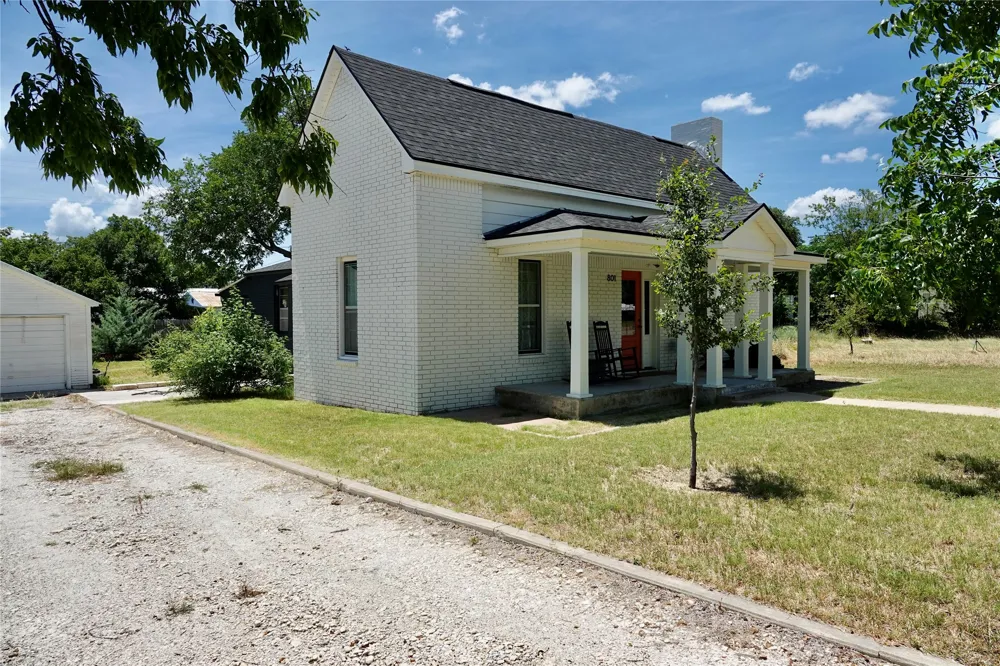 801 Reynolds Street Goldthwaite, TX 76844