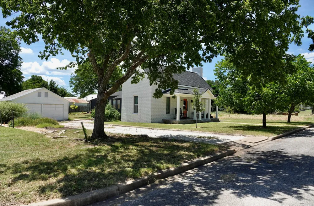 801 Reynolds Street Goldthwaite, TX 76844