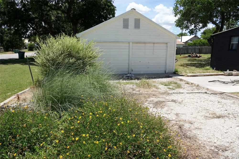 801 Reynolds Street Goldthwaite, TX 76844