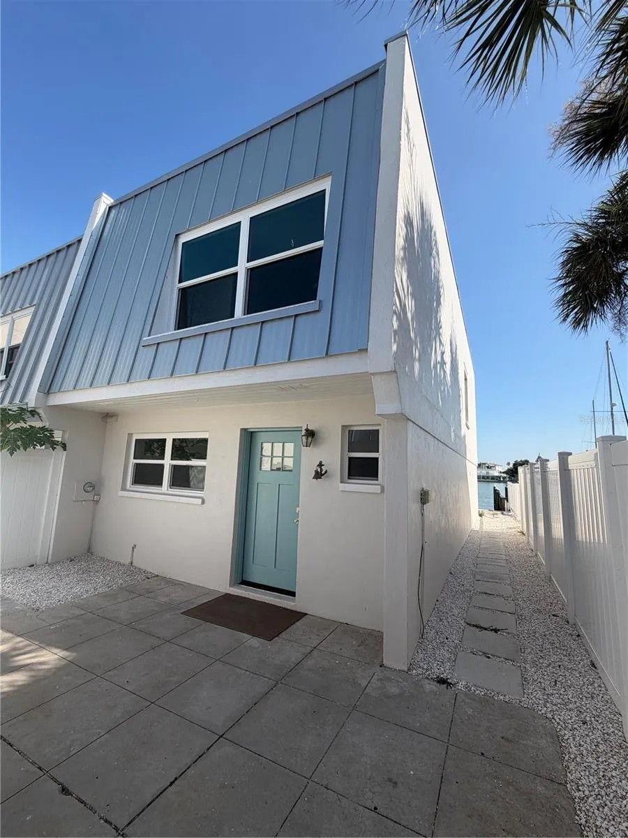 716 BAYWAY BOULEVARD #6 Clearwater Beach, FL 33767