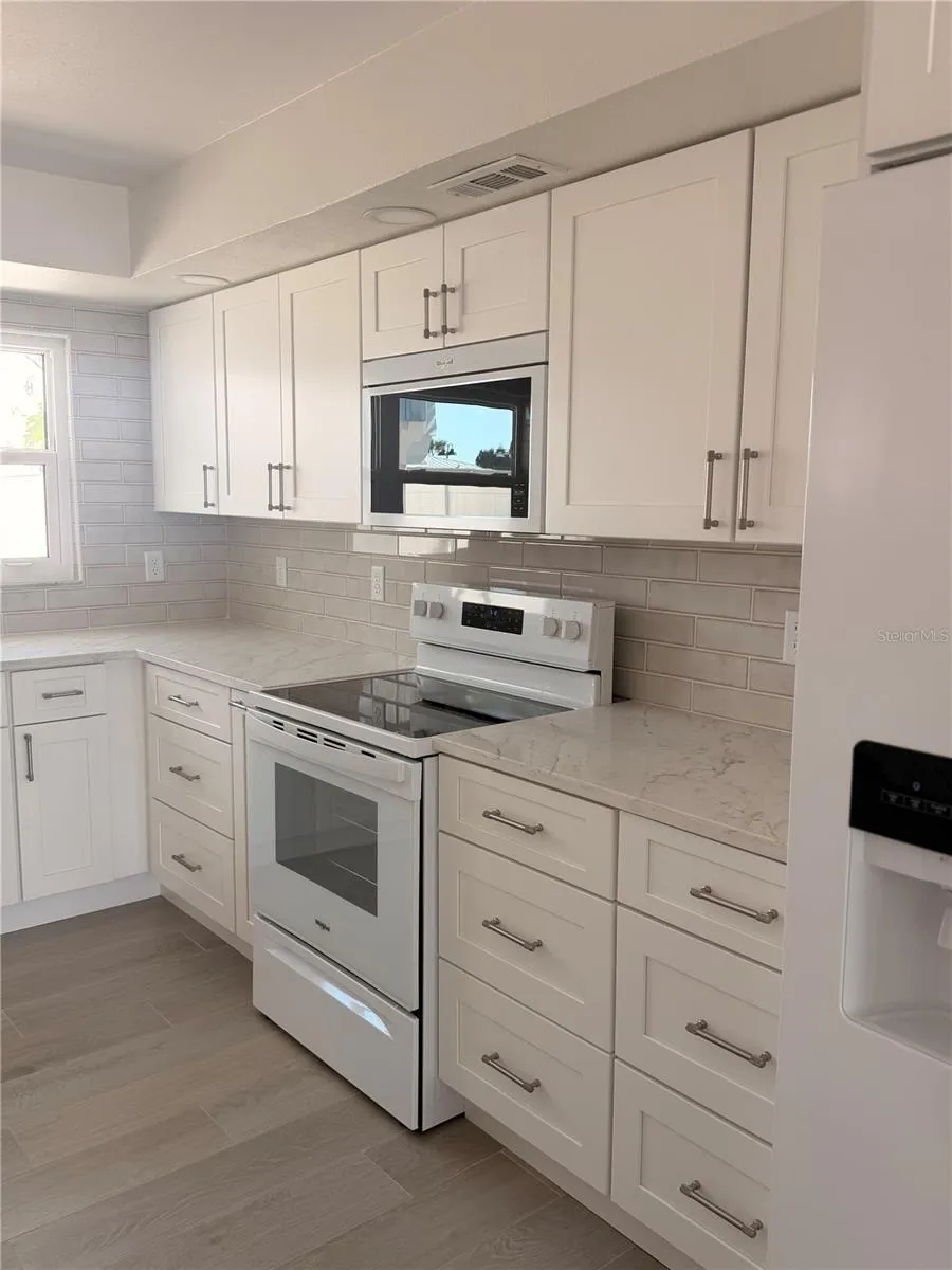 716 BAYWAY BOULEVARD #6 Clearwater Beach, FL 33767