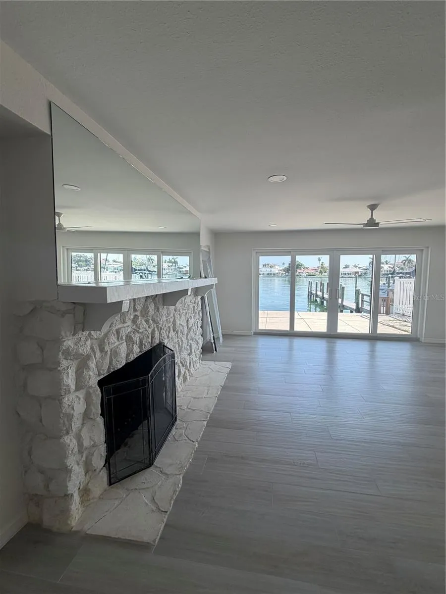 716 BAYWAY BOULEVARD #6 Clearwater Beach, FL 33767