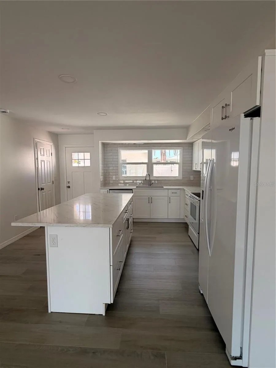 716 BAYWAY BOULEVARD #6 Clearwater Beach, FL 33767