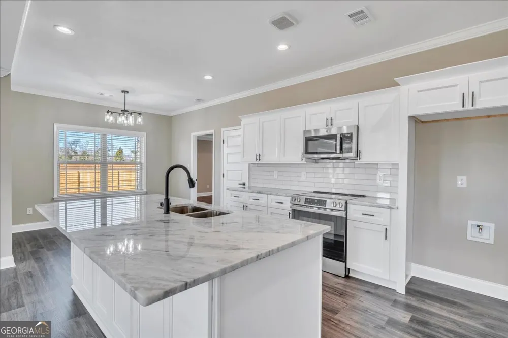 138 Early DR Byron, GA 31008