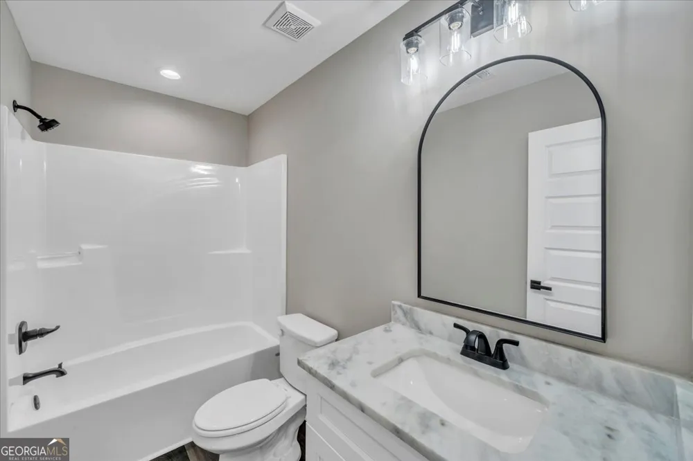 138 Early DR Byron, GA 31008
