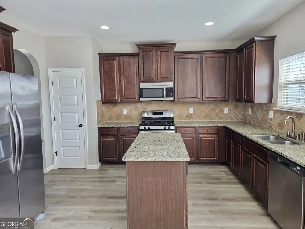 3639 Lake End DR Loganville, GA 30052