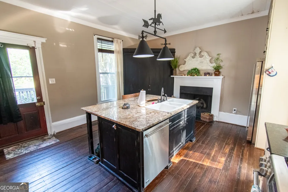 1651 Mergendollar RD Good Hope, GA 30641