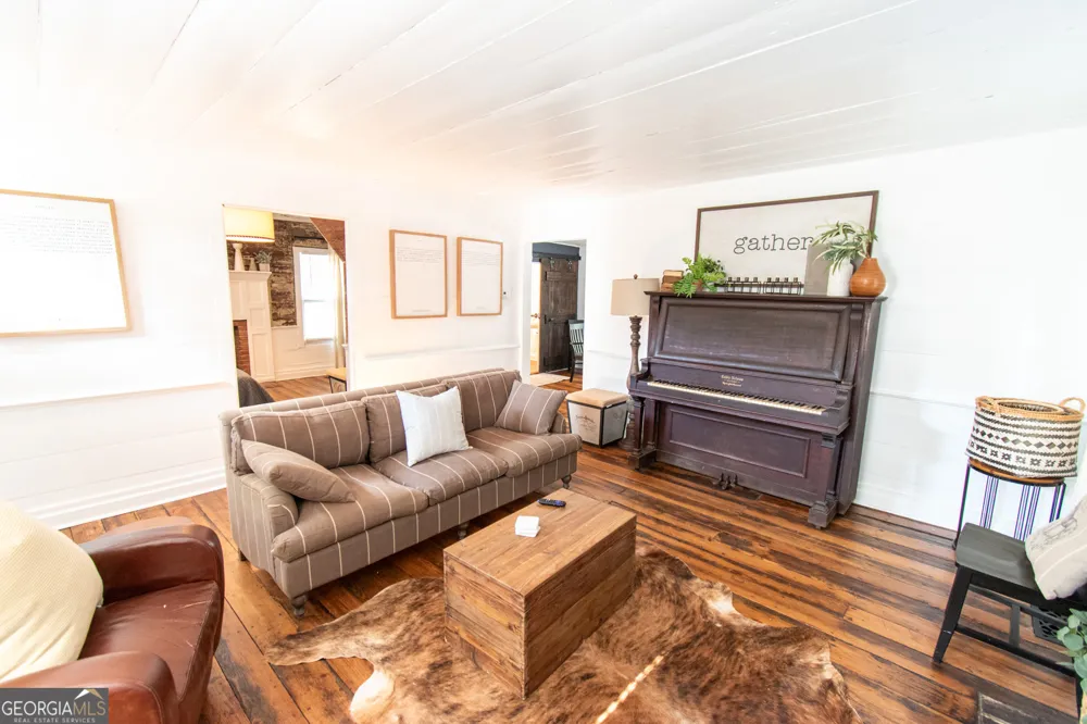 1651 Mergendollar RD Good Hope, GA 30641