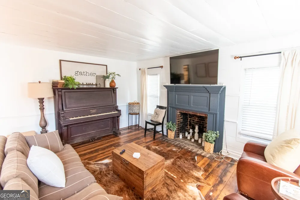 1651 Mergendollar RD Good Hope, GA 30641