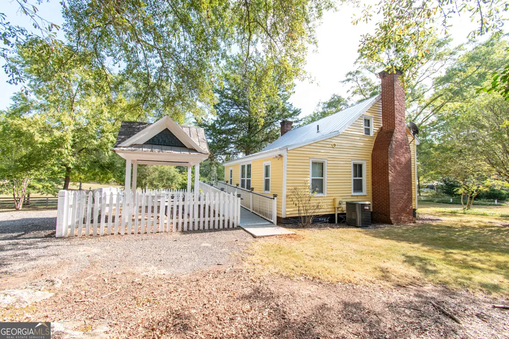 1651 Mergendollar RD Good Hope, GA 30641