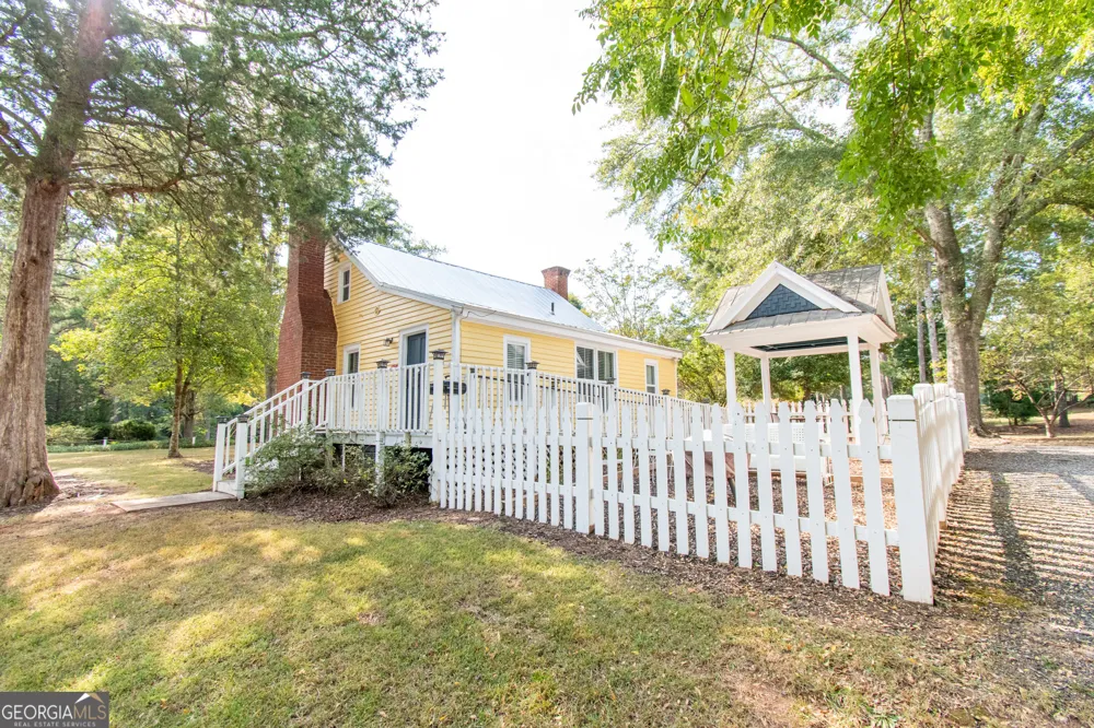1651 Mergendollar RD Good Hope, GA 30641