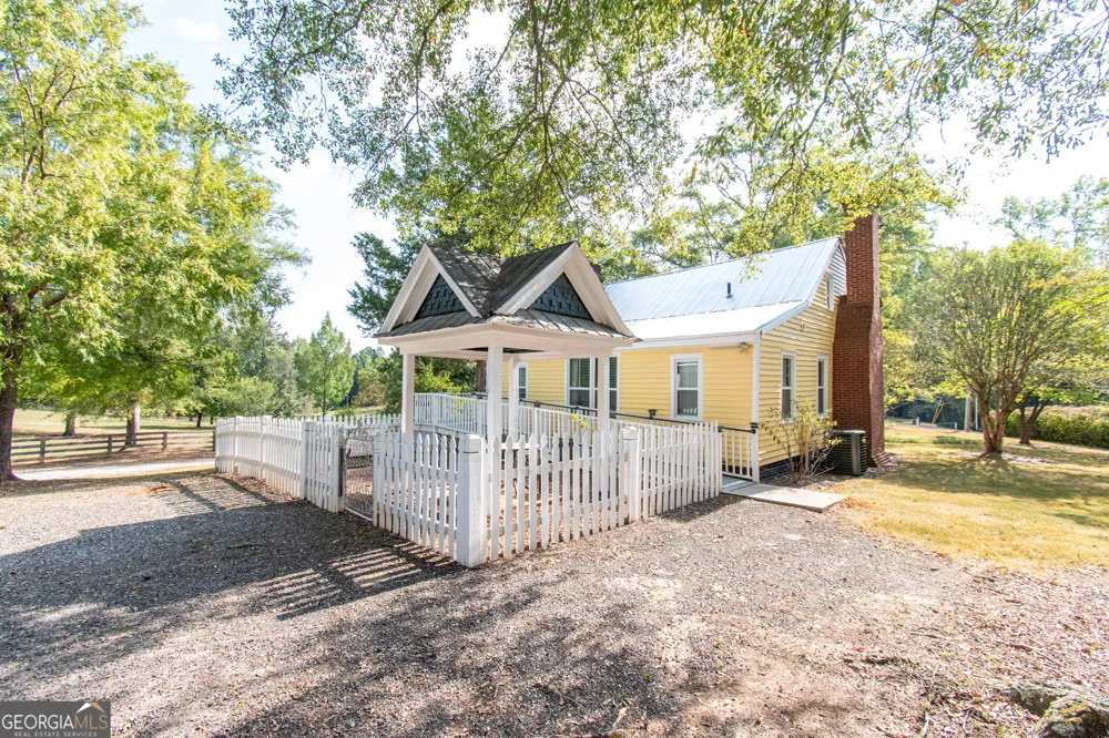 1651 Mergendollar RD Good Hope, GA 30641