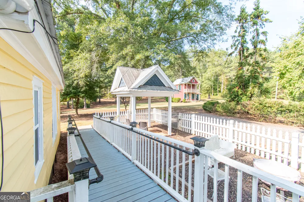 1651 Mergendollar RD Good Hope, GA 30641